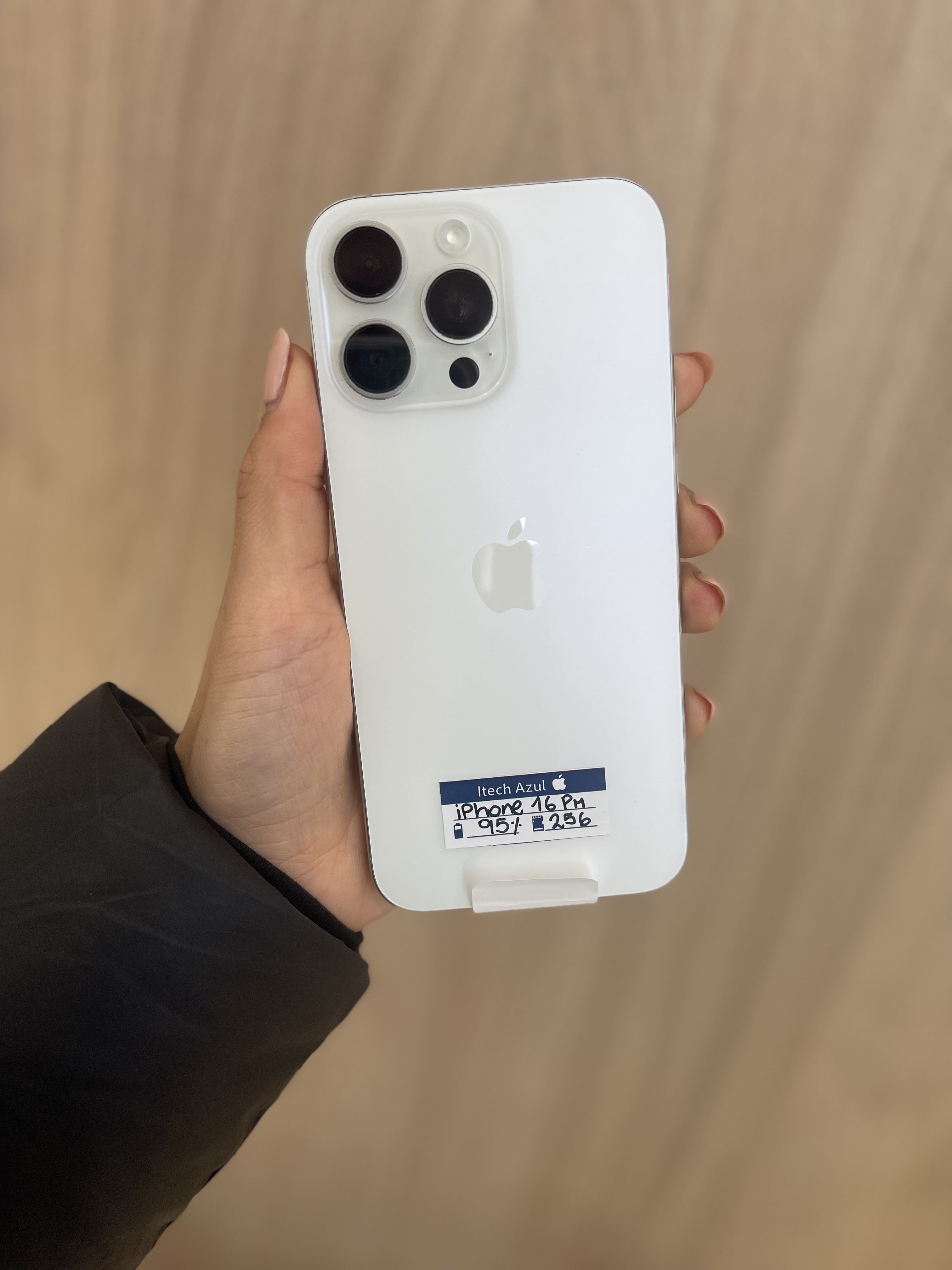 iPhone 16 Pro Max
